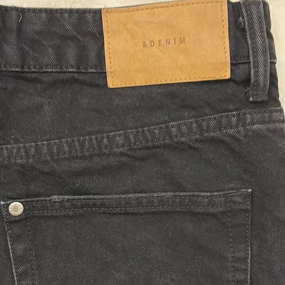 H&M‎ Relaxed Black Jean Shorts for Effortless Style 6 - Picture 6 of 13